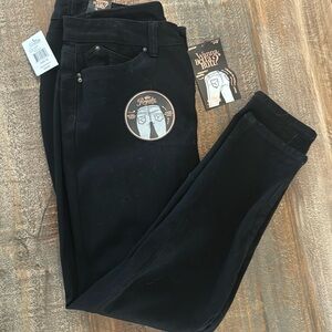Royalty Women WannaBettaButt Mid-Rise Denim Skinny Jean - Black size 16 NWT